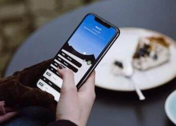 Dữ liệu nhạy cảm đang bị rò rỉ từ hàng ngàn ứng dụng Android và iOS