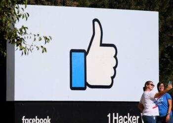 Facebook sẽ giảm lệ thuộc bảng tin, tăng đầu tư chat và video
