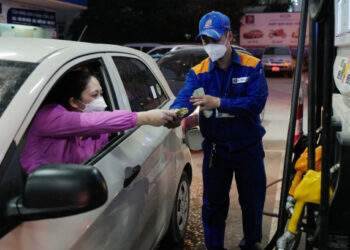 Gasoline prices plunge to 5-month low