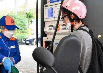 Giá xăng trong nước ngày mai sẽ quay đầu tăng sau 3 lần giảm?
