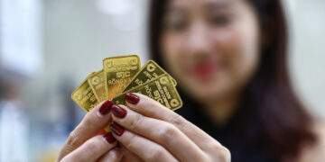 Gold prices continue to decline