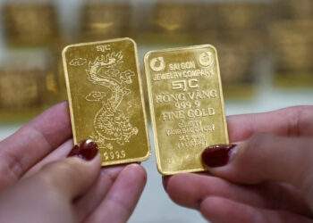 Gold prices return to record highs