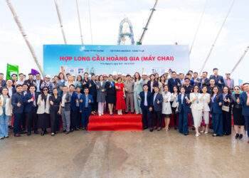 Hợp long cây cầu nối Vinhomes Royal Island với trung tâm Hải Phòng