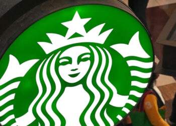 Khách hàng bị bỏng trà nóng, Starbucks phải bồi thường 50 triệu USD
