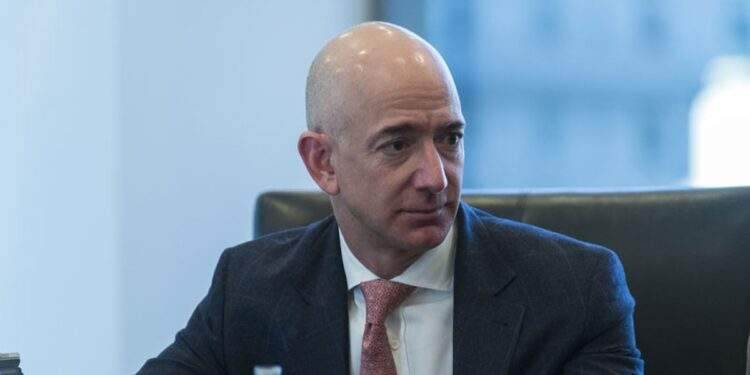 Nhân viên Amazon yêu cầu Jeff Bezos ngưng bán công nghệ nhận diện khuôn mặt cho cảnh sát