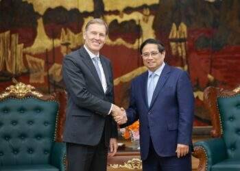 PM suggests Airbus help Vietnam in developing aviation ecosystem