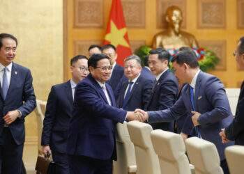 PM urges Vietnamese, Chinese firms to realize high-level agreements through concrete actions