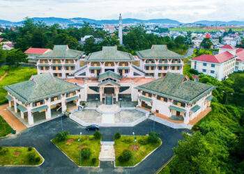 Phát triển Trường Đại học Tây Nguyên và Trường Đại học Đà Lạt là hai trung tâm đào tạo chất lượng cao
