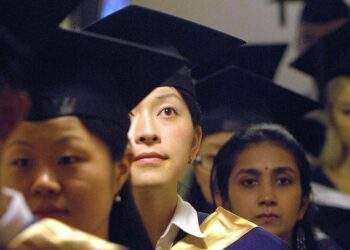 Salary for Singapore fresh graduates exceeds $3,300 per month
