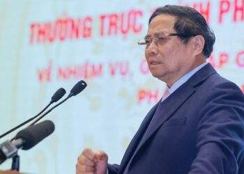 Thủ tướng chỉ đạo "nóng" về miễn học phí, nghiêm cấm ngân hàng thương mại tự tăng lãi suất