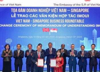 Trường đại học của tỉ phú Phạm Nhật Vượng tiến dần vào top 100 thế giới