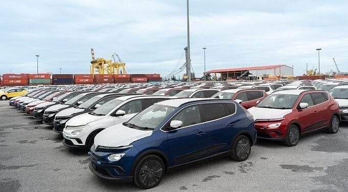 VinFast ships record nearly 2,500 EVs to Indonesia