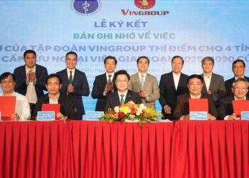 Vingroup muốn đầu tư máy sốc điện tự động tại các nhà ga, bến tàu, sân bay, trường học, tài trợ 1.000 tỷ đồng cho Đề án Cấp cứu ngoại viện cấp quốc gia