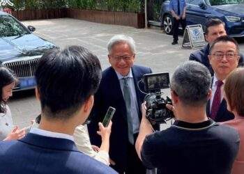 CEO Nvidia bất ngờ đến Trung Quốc giữa lúc Mỹ siết chặt hạn chế chip AI