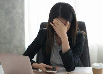 Cười ra nước mắt chuyện lương nhân viên bảo hiểm mỗi tháng mua được một lượng vàng