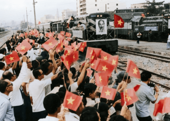 Đoàn tàu Thống nhất chuẩn bị lăn bánh, hướng tới lễ kỷ niệm 50 năm Ngày Giải phóng miền Nam