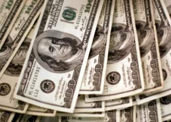 Dollar climbs to all-time high against dong