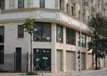 Nghịch lý cư dân đông nhưng shophouse vẫn ế ở Thủ Đô: Nơi giá thuê đến một triệu đồng/m2, nơi bắt thuê cả dãy, các thương hiệu “chào thua”
