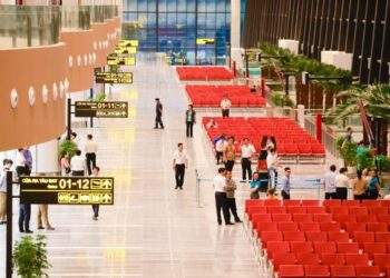 Nhà ga T3 sân bay Tân Sơn Nhất đón chuyến bay thương mại đầu tiên
