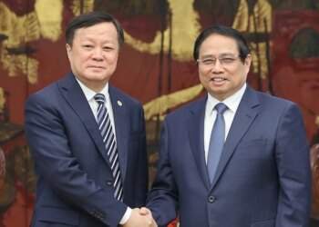PM urges COMAC to support Vietnam in developing aviation industry
