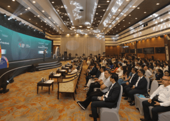 [Phóng sự ảnh] Toàn cảnh Diễn đàn Nhịp cầu Phát triển Việt Nam 2025 và Chương trình Rồng Vàng lần thứ 24