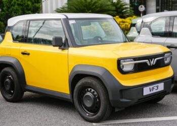 VinFast delivers 400 e-vehicles to Indonesian dealers, consumers