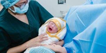 Bệnh viện Mặt Trời đón em bé đầu tiên chào đời bằng phương pháp 'đẻ không đau'