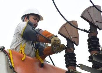 Biệt đội sửa chữa điện nóng