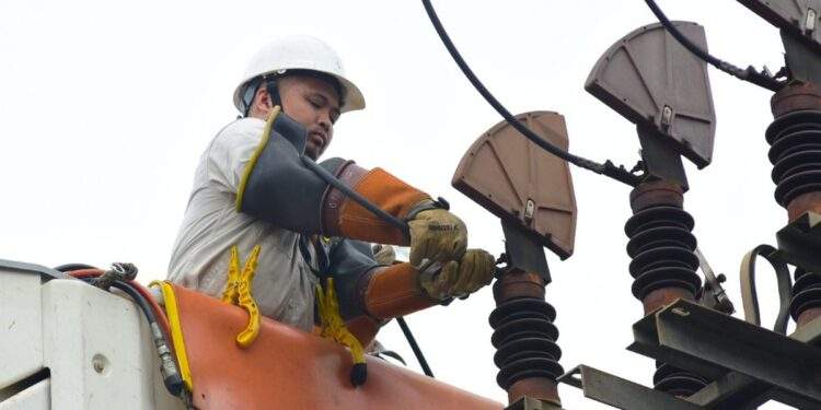 Biệt đội sửa chữa điện nóng