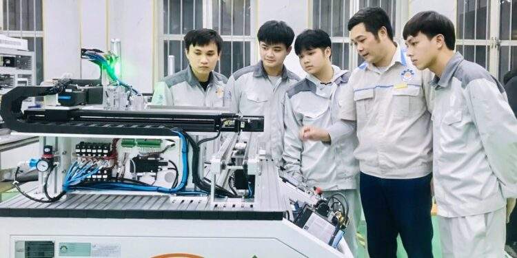 Bước đi chiến lược cho giai đoạn mới