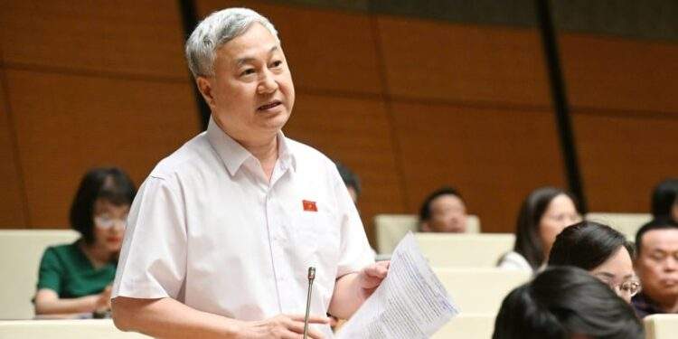 Đại biểu chỉ ra quy trình gây lãng phí khi tiền ngân sách nằm im trong két mà nợ vẫn phải trả