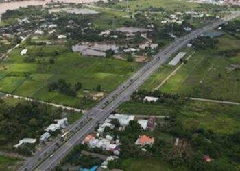 Đấu giá hàng trăm khu đất công