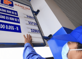 Giá xăng dầu hôm nay 16/4: Tiếp đà lao dốc