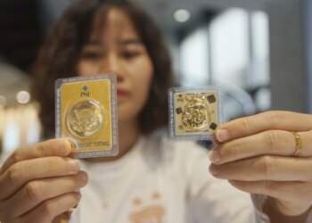 Gold gains marginally ahead of US-China trade talk