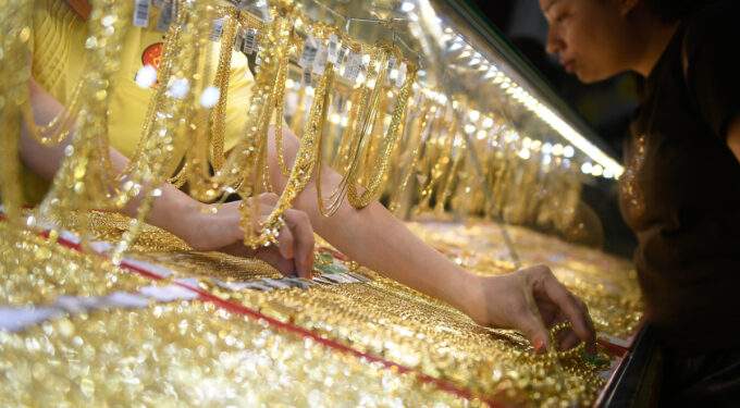 Gold price declines marginally - VnExpress International