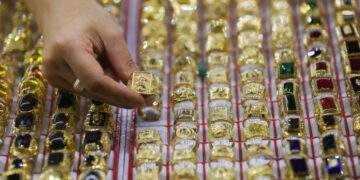 Gold prices edge lower - VnExpress International