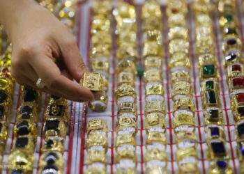 Gold prices rally as global rates head down