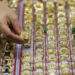Gold prices rally as global rates head down