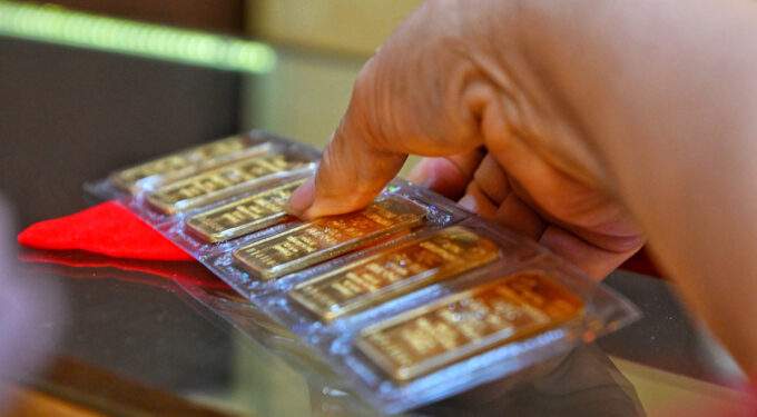 Gold swings around 2-week high