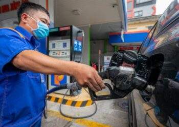 Lao dốc không phanh, giá xăng dầu giảm rất mạnh ngày đại lễ 30-4
