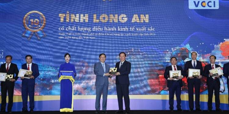 Long An vào top 3 tỉnh thành có năng lực cạnh tranh cao nhất