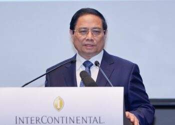 PM attends Vietnam–Malaysia business meeting in Kuala Lumpur