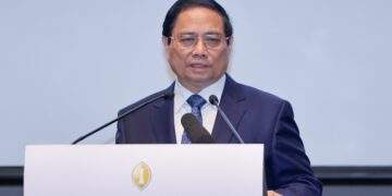 PM attends Vietnam–Malaysia business meeting in Kuala Lumpur