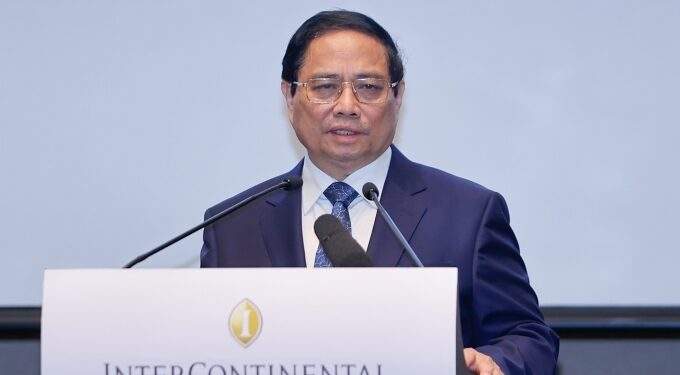 PM attends Vietnam–Malaysia business meeting in Kuala Lumpur