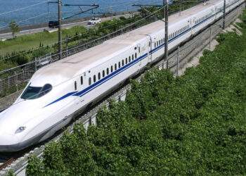Phê duyệt dự án của Tập đoàn Trump; xem xét đề xuất làm đường sắt của Vinspeed