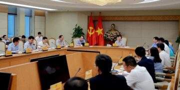 Phó Thủ tướng Trần Hồng Hà chỉ đạo xây dựng lộ trình chuyển đổi xanh cho ngành hàng không