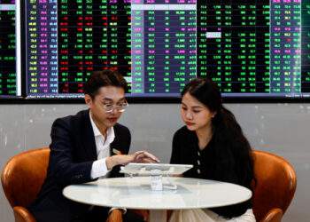 Stocks firm at 6-week peak