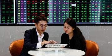 Stocks firm at 6-week peak