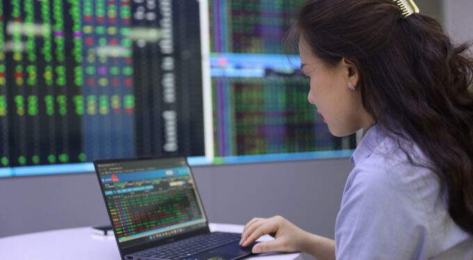 Stocks maintain recovery momentum in 4th session rising