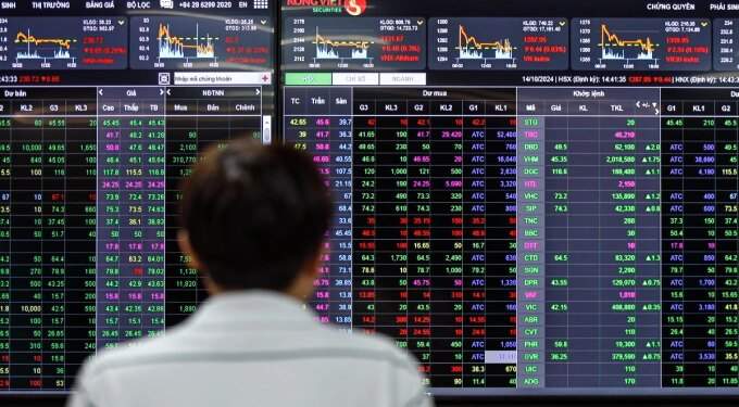 Stocks post little gain - VnExpress International